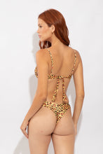 Laden Sie das Bild in den Galerie-Viewer, Model Back: Rio De Sol Oberteil Top Yellow-Feline Zaya