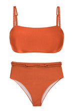 Laden Sie das Bild in den Galerie-Viewer, Product Front: Rio De Sol Set Set Paprica Bandeau-Reto Hotpants