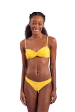 Laden Sie das Bild in den Galerie-Viewer, Model Front: Rio De Sol Unterteil Bottom Malibu-Yellow Essential