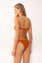 Laden Sie das Bild in den Galerie-Viewer, Model Back: Rio De Sol Oberteil Top Ferrugo Juliette