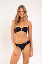 Laden Sie das Bild in den Galerie-Viewer, Model Front: Rio De Sol Oberteil Top Malibu-Black Mavi