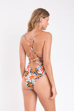 Laden Sie das Bild in den Galerie-Viewer, Model Back: Rio De Sol Badeanzug Kauai Sunny