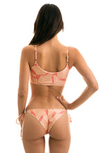Laden Sie das Bild in den Galerie-Viewer, Model Back: Rio De Sol Oberteil Top Banana Rose Bra