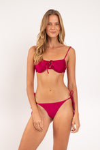 Laden Sie das Bild in den Galerie-Viewer, Model Front: Rio De Sol Oberteil Top Shimmer-Desejo Balconet-Tie