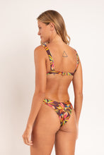 Laden Sie das Bild in den Galerie-Viewer, Model Back: Rio De Sol Set Set Fiore Hera Cali