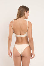 Laden Sie das Bild in den Galerie-Viewer, Model Back: Rio De Sol Set Set Touch-Natural Paola Essential