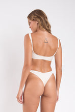 Laden Sie das Bild in den Galerie-Viewer, Model Back: Rio De Sol Set Set Malibu-Natural Bliss Cali