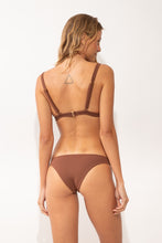 Laden Sie das Bild in den Galerie-Viewer, Model Back: Rio De Sol Unterteil Bottom Sand-Cappuccino Leblon