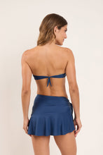 Laden Sie das Bild in den Galerie-Viewer, Model Back: Rio De Sol Strandrock Mini Skirt Navy