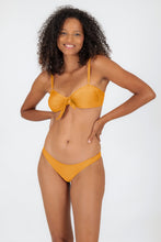 Laden Sie das Bild in den Galerie-Viewer, Model Front: Rio De Sol Oberteil Top Damasco Bandeau-No