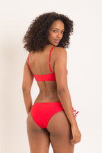 Laden Sie das Bild in den Galerie-Viewer, Model Back: Rio De Sol Unterteil Bottom Rouge Madrid