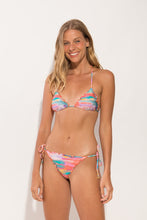 Laden Sie das Bild in den Galerie-Viewer, Model Front: Rio De Sol Oberteil Top River Frufru