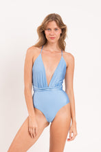 Laden Sie das Bild in den Galerie-Viewer, Model Front: Rio De Sol Badeanzug Shimmer-Baltic-Sea New Vegas