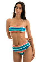 Laden Sie das Bild in den Galerie-Viewer, Model Front: Rio De Sol Unterteil Bottom Upbeat Reto Hotpant