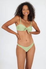 Laden Sie das Bild in den Galerie-Viewer, Model Front: Rio De Sol Oberteil Top Oliva Bandeau-No
