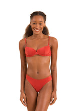Laden Sie das Bild in den Galerie-Viewer, Model Front: Rio De Sol Oberteil Top Malibu-Chili Balconet