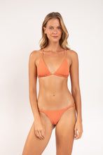 Laden Sie das Bild in den Galerie-Viewer, Model Front: Rio De Sol Unterteil Bottom Sand-Argila Cheeky-Aya