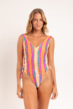 Laden Sie das Bild in den Galerie-Viewer, Model Front: Rio De Sol Badeanzug Stripes Zoe