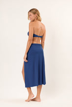 Laden Sie das Bild in den Galerie-Viewer, Model Back: Rio De Sol Strandrock Navy Long-Skirt-Knot