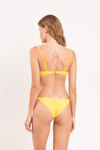 Laden Sie das Bild in den Galerie-Viewer, Model Back: Rio De Sol Unterteil Bottom Amarelo Cheeky-Crispy