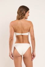 Laden Sie das Bild in den Galerie-Viewer, Model Back: Rio De Sol Oberteil Top Sand-Chantilly Sara