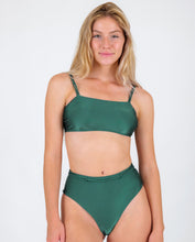 Laden Sie das Bild in den Galerie-Viewer, Gallery: Rio De Sol Set Set Palace Bandeau-Reto Hotpants