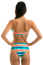 Laden Sie das Bild in den Galerie-Viewer, Model Back: Rio De Sol Unterteil Bottom Upbeat Reto Hotpant