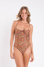 Laden Sie das Bild in den Galerie-Viewer, Model Front: Rio De Sol Badeanzug Bouquet Julia