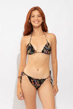 Laden Sie das Bild in den Galerie-Viewer, Model Front: Rio De Sol Oberteil Top Flora Frufru