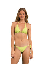 Laden Sie das Bild in den Galerie-Viewer, Model Front: Rio De Sol Oberteil Top Bora-Citrus Tri-Inv