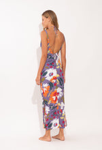 Laden Sie das Bild in den Galerie-Viewer, Model Back: Rio De Sol Strandkleid Garden-Flower Saida Yara