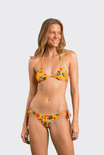 Laden Sie das Bild in den Galerie-Viewer, Model Front: Rio De Sol Set Set Stories Tri-Inv Ibiza-Comfy
