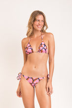 Laden Sie das Bild in den Galerie-Viewer, Model Front: Rio De Sol Unterteil Bottom Amore-Pink Lacinho