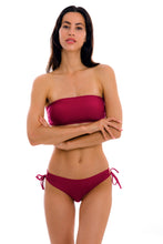 Laden Sie das Bild in den Galerie-Viewer, Model Front: Rio De Sol Unterteil Bottom Uv-Desejo Madrid