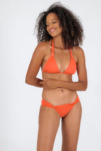 Laden Sie das Bild in den Galerie-Viewer, Model Front: Rio De Sol Oberteil Top Light-Peach Mel