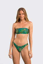 Laden Sie das Bild in den Galerie-Viewer, Model Front: Rio De Sol Set Set Wilds Bandeau-Reto Highleg
