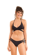 Laden Sie das Bild in den Galerie-Viewer, Model Front: Rio De Sol Set Set Dots-Black Kate Madrid