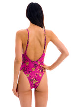 Laden Sie das Bild in den Galerie-Viewer, Model Back: Rio De Sol Badeanzug Roar-Pink Hype