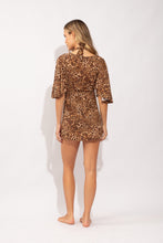 Laden Sie das Bild in den Galerie-Viewer, Model Back: Rio De Sol Mini Dress Yaguara Mini Dress