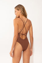 Laden Sie das Bild in den Galerie-Viewer, Model Back: Rio De Sol Badeanzug Sand-Cappuccino Sunny