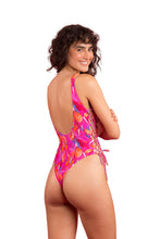 Laden Sie das Bild in den Galerie-Viewer, Model Back: Rio De Sol Badeanzug Flavors Zoe