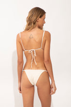 Laden Sie das Bild in den Galerie-Viewer, Model Back: Rio De Sol Unterteil Bottom Malibu-Natural Essential-Noa