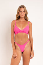 Laden Sie das Bild in den Galerie-Viewer, Model Front: Rio De Sol Set Set Mtx-Ultrapink Paola Kiara