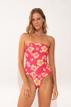 Laden Sie das Bild in den Galerie-Viewer, Model Front: Wednesday In Hawaii By Rio De Sol Badeanzug Pua-Guava Aloha