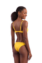 Laden Sie das Bild in den Galerie-Viewer, Model Back: Rio De Sol Unterteil Bottom Malibu-Yellow Essential