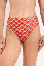 Laden Sie das Bild in den Galerie-Viewer, Gallery: Rio De Sol Unterteil Bottom Floral-Scales Hotpants