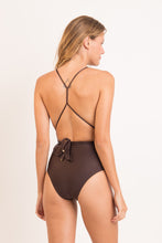 Laden Sie das Bild in den Galerie-Viewer, Model Back: Rio De Sol Badeanzug Shimmer-Coffee New Vegas