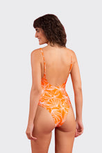 Laden Sie das Bild in den Galerie-Viewer, Model Back: Rio De Sol Badeanzug Trail-Orange Hype