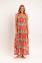 Laden Sie das Bild in den Galerie-Viewer, Model Front: Rio De Sol Strandkleid Sea-Bloom Long Dress Chiara