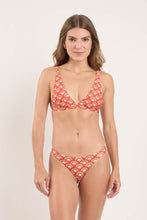 Laden Sie das Bild in den Galerie-Viewer, Model Front: Rio De Sol Oberteil Top Floral-Scales Alba
